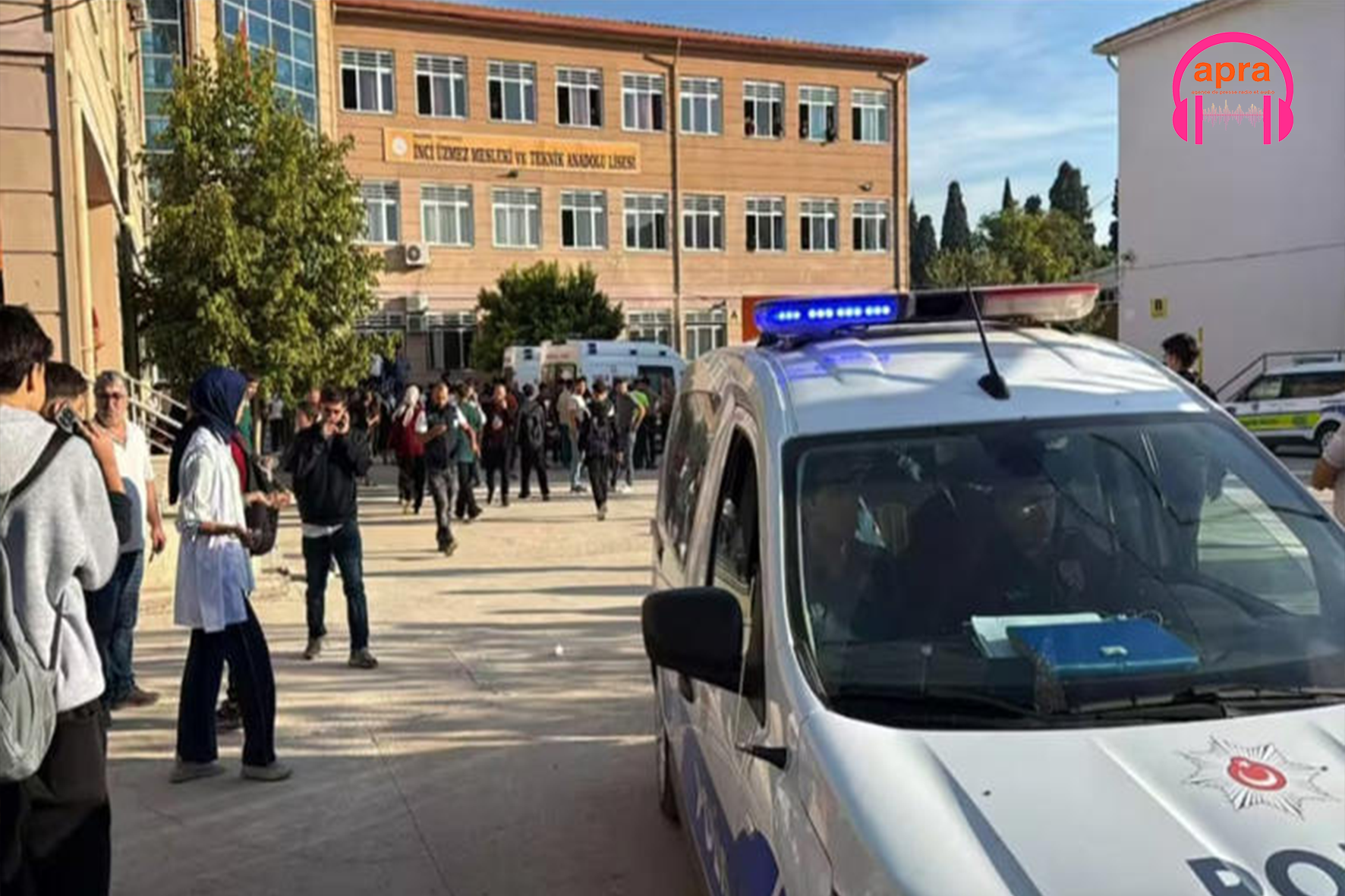 Actualité internationale / Turquie : 11 blessés dans une attaque armée devant un lycée, un élève interpellé.