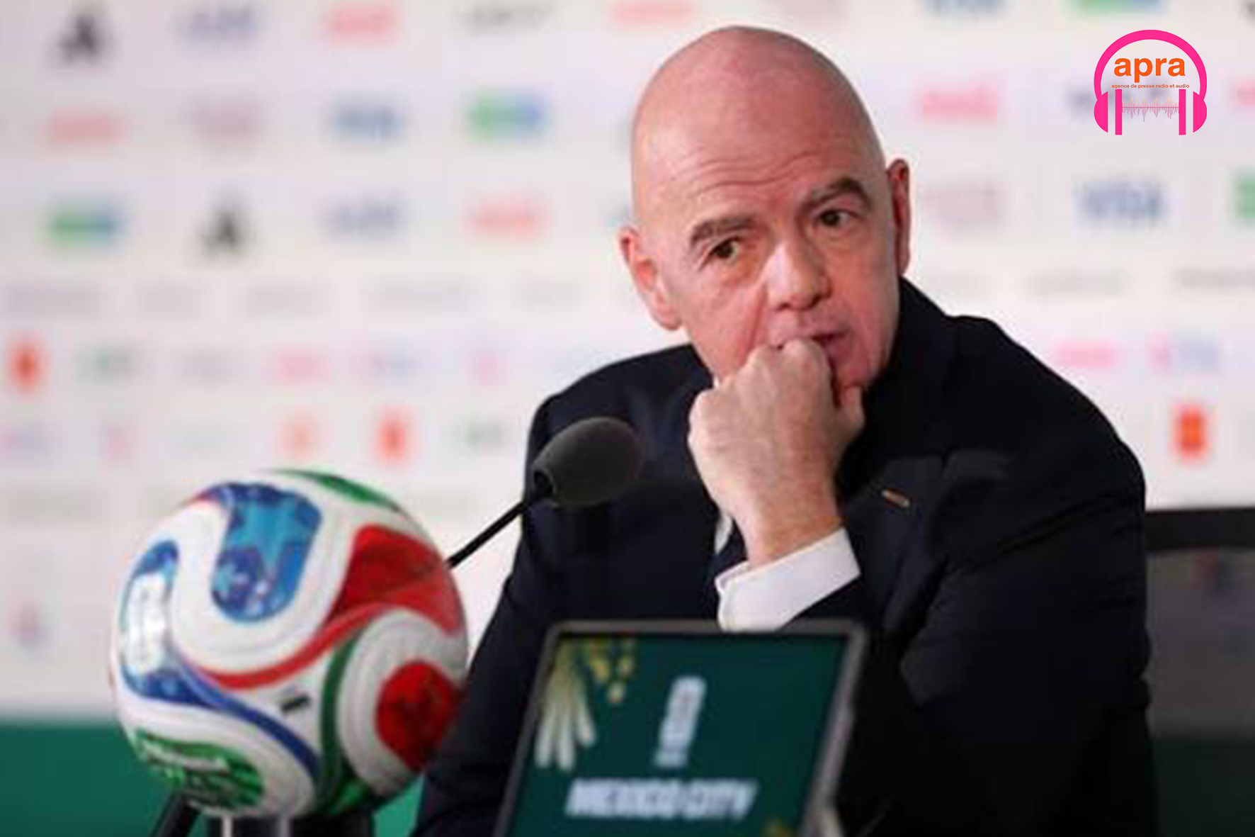 Sport / Football, Gianni Infantino pris pour cible après le mondial.