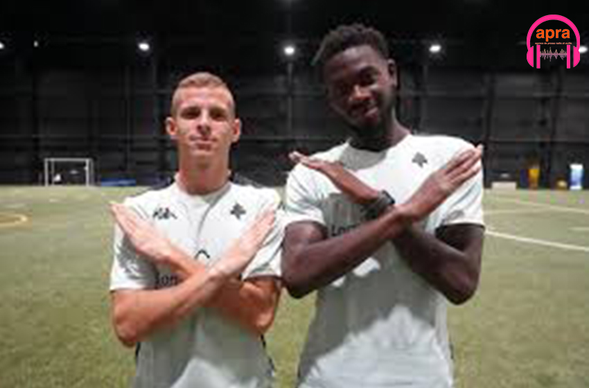 Football: le "geste des bras croisés" inauguré pour lutter contre le racisme