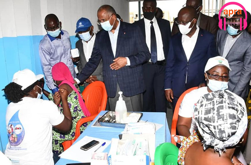 VISITE DU PREMIER MINISTRE PATRICK JERÔME ACHI DANS LES SITES DE VACCINATION COVID-19.
