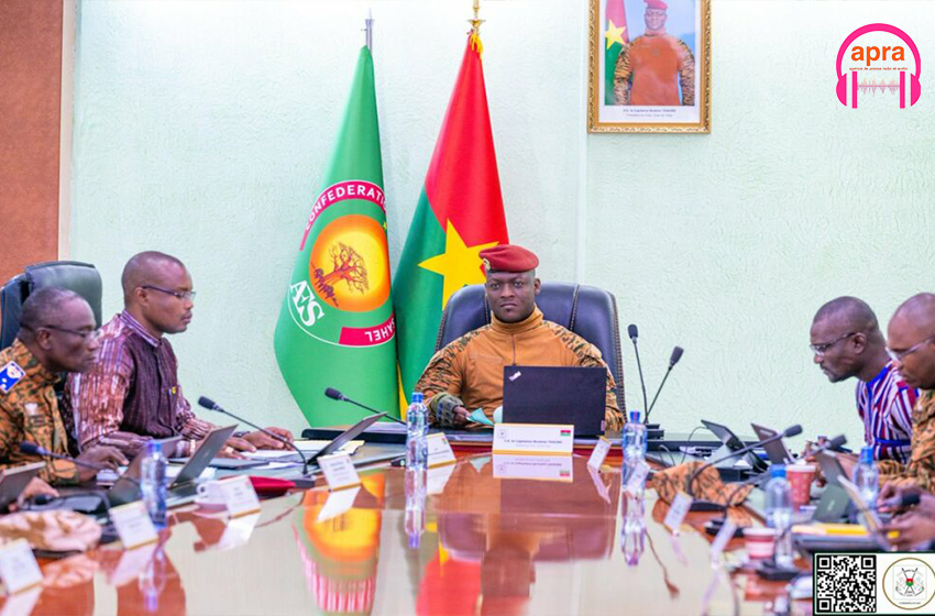 Burkina Faso : Vers la fin du multipartisme ? Le gouvernement dissout tous les partis politiques.