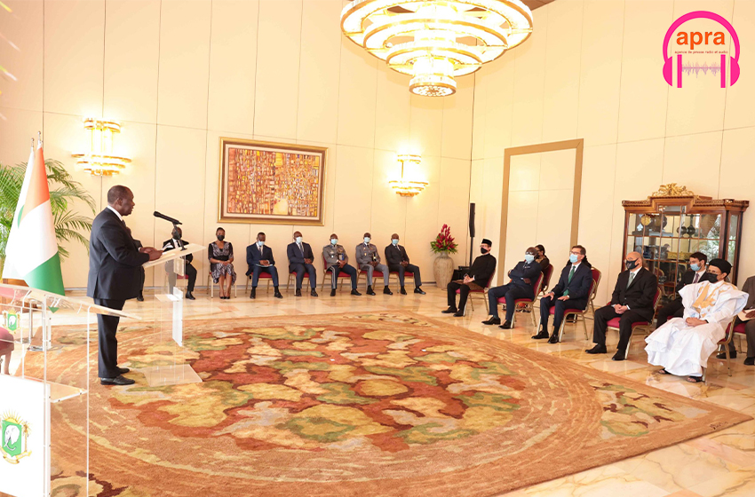 Le président ivoirien a reçu 5 lettres d'accréditations de nouveaux ambassadeurs.