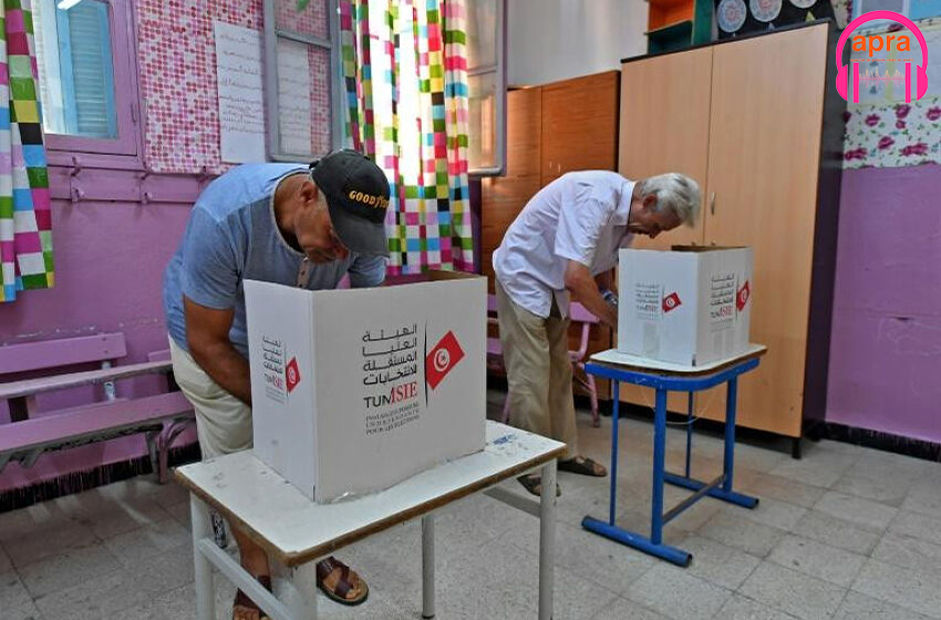 Tunisie : politique : un référendum est il imposé ?