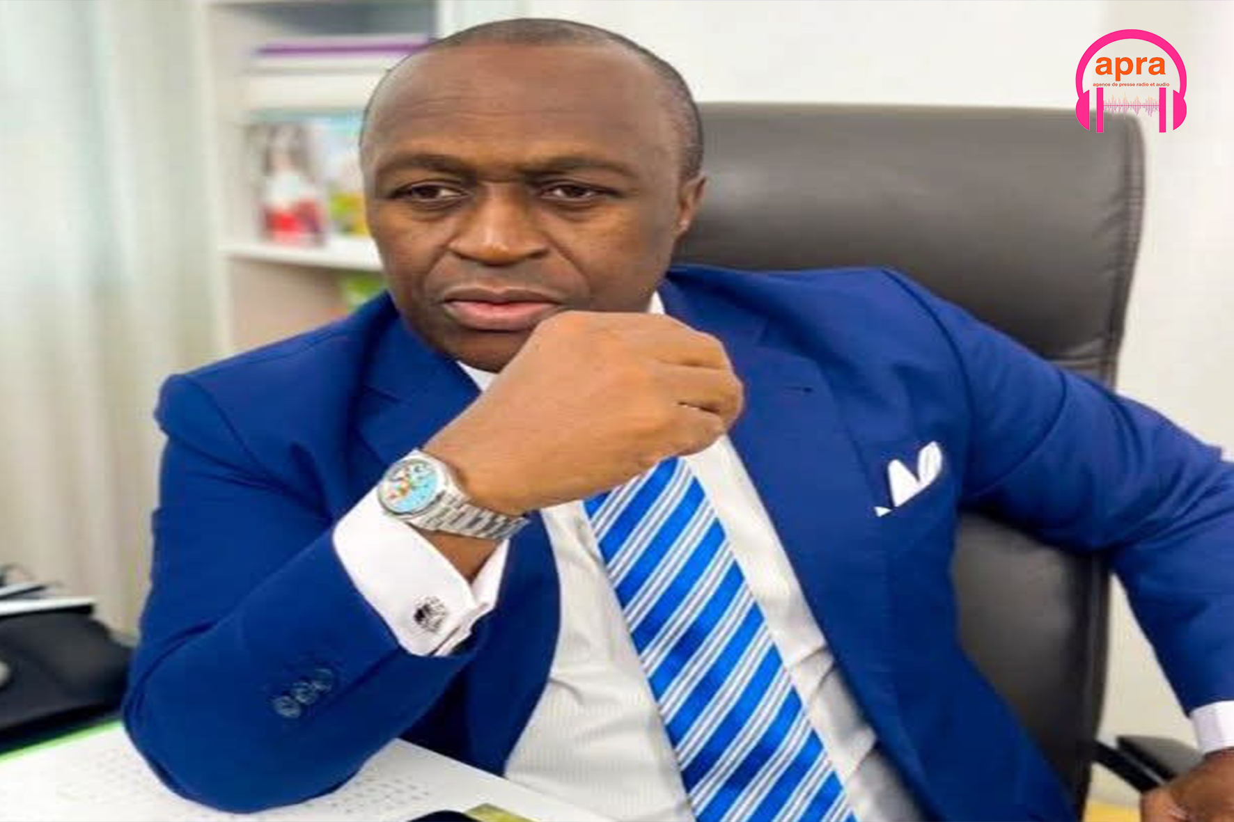 MÉDIAS / Consty Eka, le « Roi de la Télé », s’éteint à Abidjan : la voix d’une génération s’est tue dans le silence de la nuit.