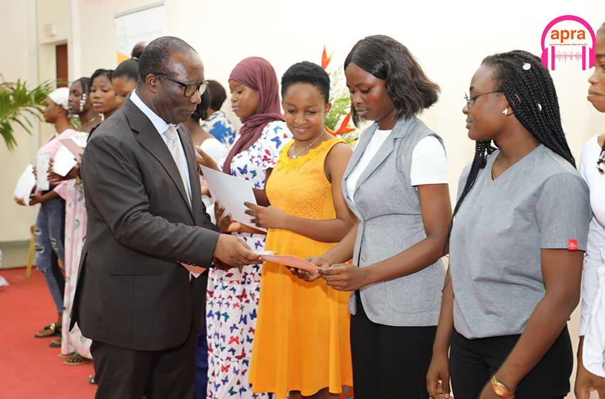 Filières Mathématique et Physique de l'Université Félix Houphouët-Boigny : des bourses attribuées à 194 meilleures étudiantes inscrites en L1 2021-2022 et 2022-2023