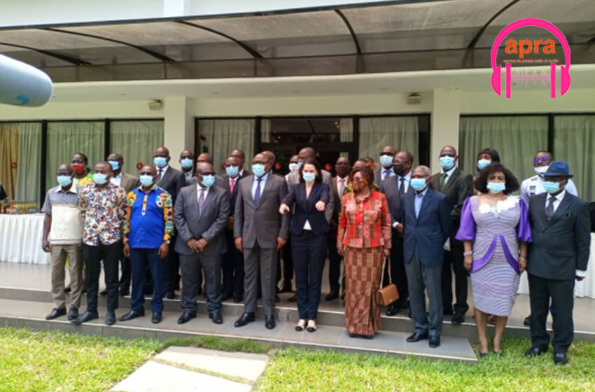 SIGNATURE DU CODE DE BONNE CONDUITE PAR LES FORMATIONS POLITIQUES