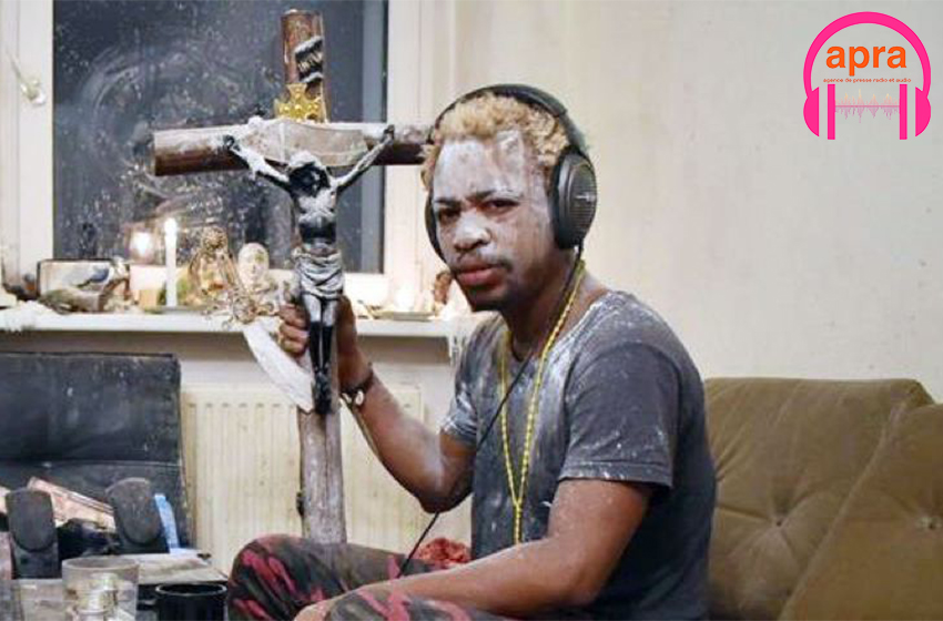 S. KELLY ARTISTE COUPE DECALE EST DECEDE