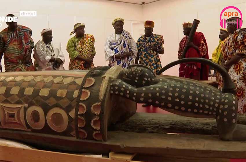 Diplomatie : la France et la Côte d’Ivoire signent un accord de restitution du tambour parleur ‘’Djidji Ayôkwé’’