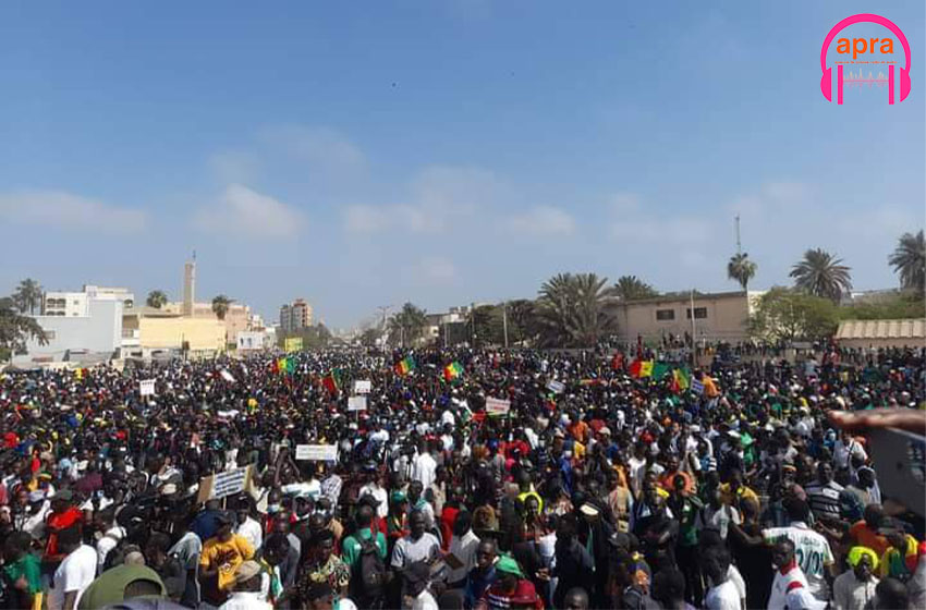actualité du continent : La coalition de l'opposition Yewwi Askane Wii manifeste contre le 3è mandat de Macky Sall au Sénégal.