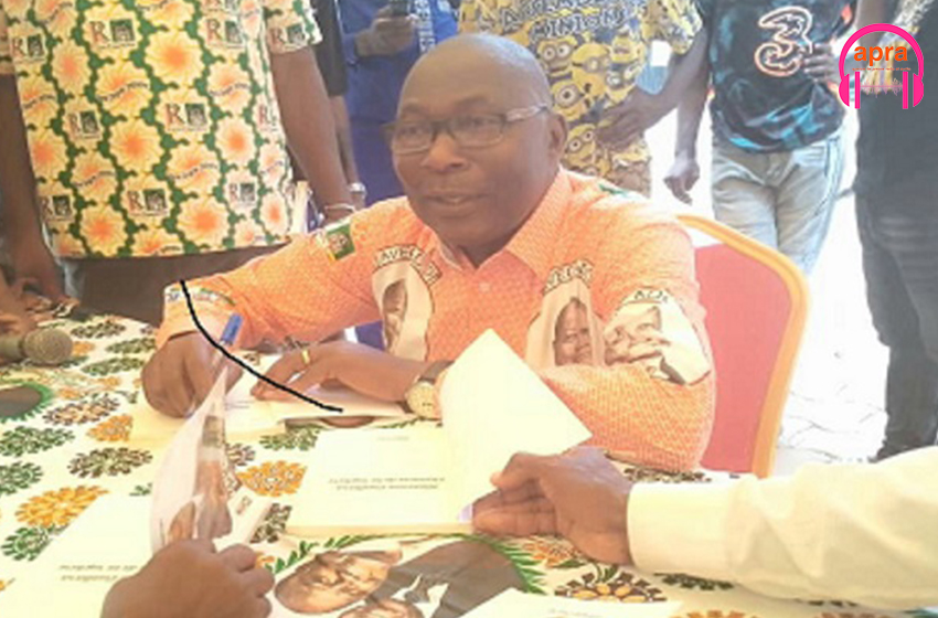 Littérature : Paul Dakuyo dédicace son ouvrage, « Alassane Ouattara : l’homme de la rupture »