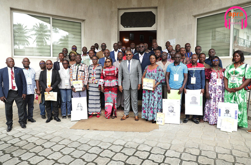 Côte d’Ivoire/élections municipales et régionales : La CEI remet des affiches et spécimens aux candidats