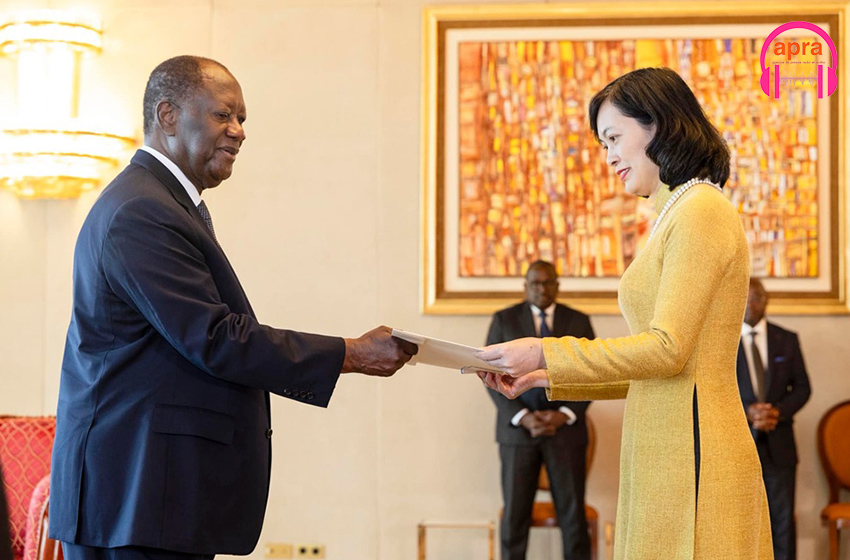 Ambassade : accréditation de 5 ambassadeurs en Côte d’Ivoire