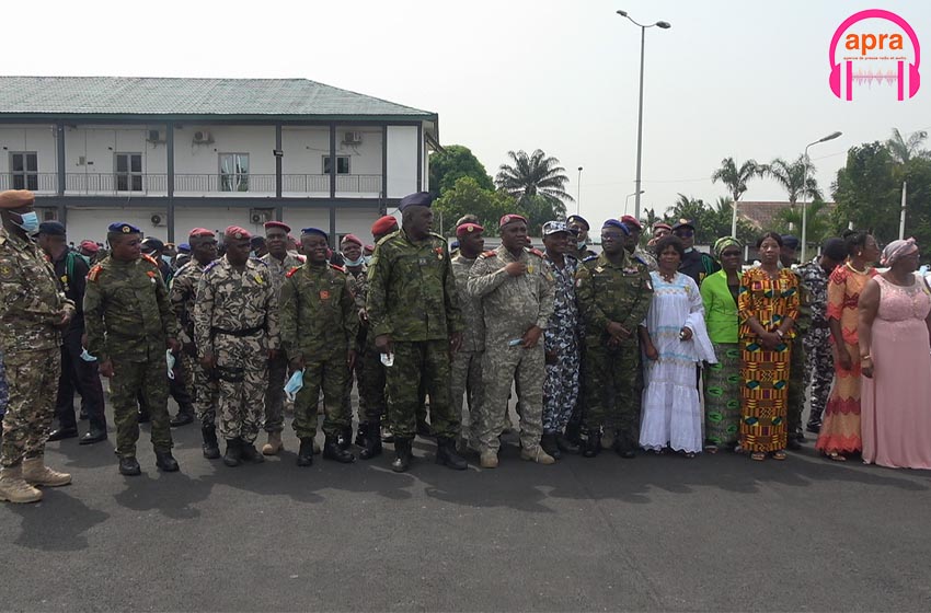 ARMÉE: Décoration de personnels civils et militaires de l’administration de La Défense.