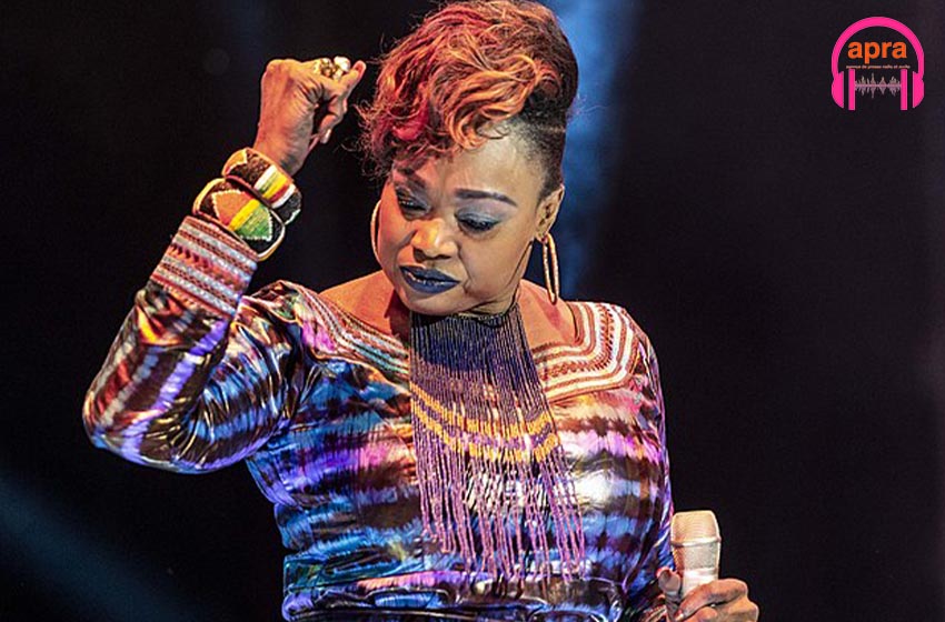 Oumou Sangaré dévoile une nouvelle chanson et une nouvelle vidéo à l’occasion de la journée internationale de la femme.