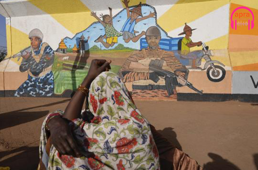 les hommes non-identifiés font une soixantaine de morts dans un village