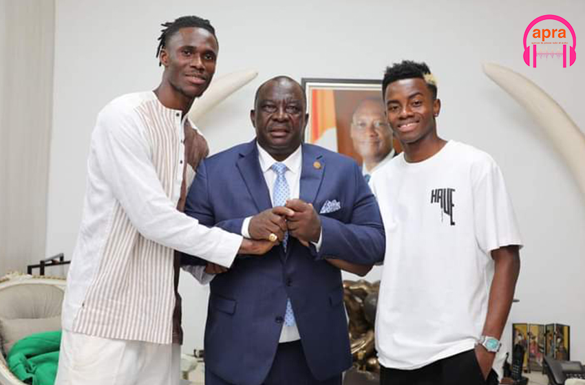 Sport : après le sacre des Eléphants de Côte d’Ivoire, des joueurs portés en triomphe dans leur ville d’origine