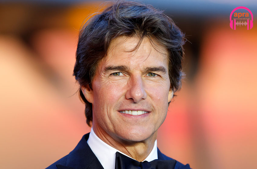 Cinéma : Tom Cruise, fait chevalier de l’ordre des Arts et des Lettres par la ministre de la culture française Rachida Dati.