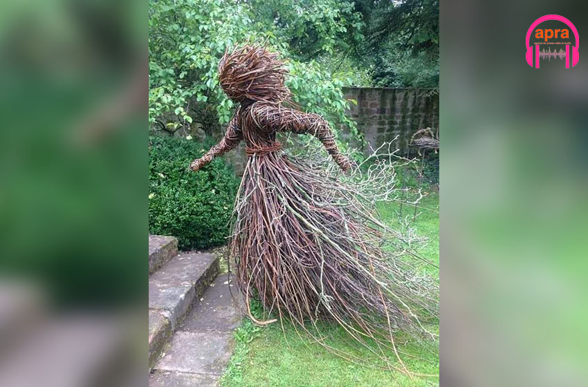 La Sorcière Et Le Bel Homme