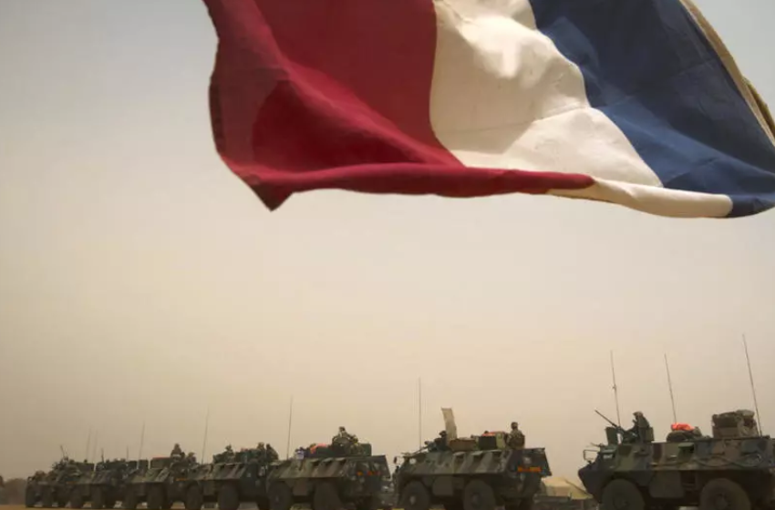 Opérations militaires françaises au Mali : "Un coup de semonce de Paris sur le colonel Goïta"