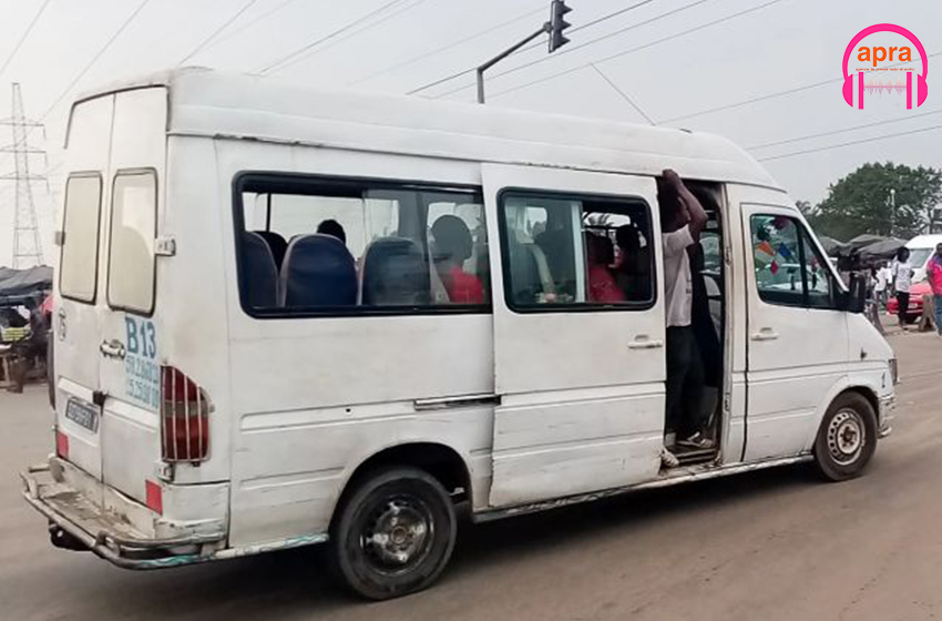 Zoom sur les gbakas et leurs micmacs.