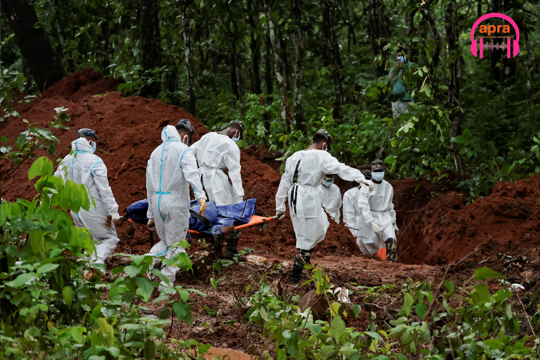 Actualité internationale : Népal, 903 morts et plus de 4 200 disparus, la course contre la montre continue.