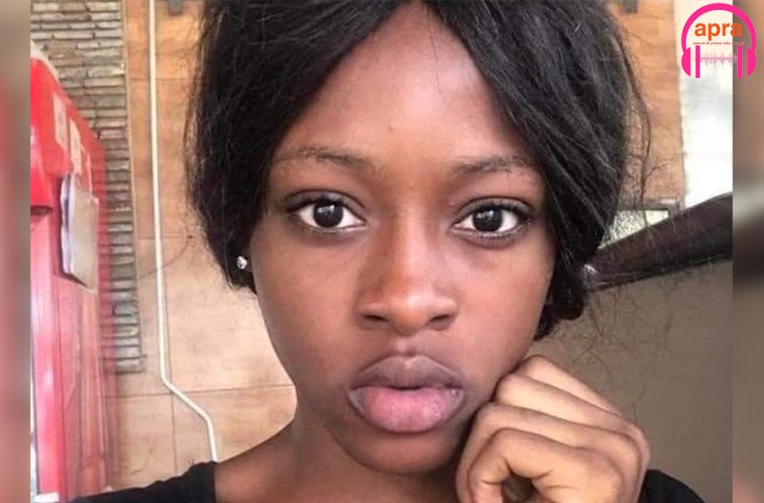 enterrement de bébé Carla, fille de Tina glamour.