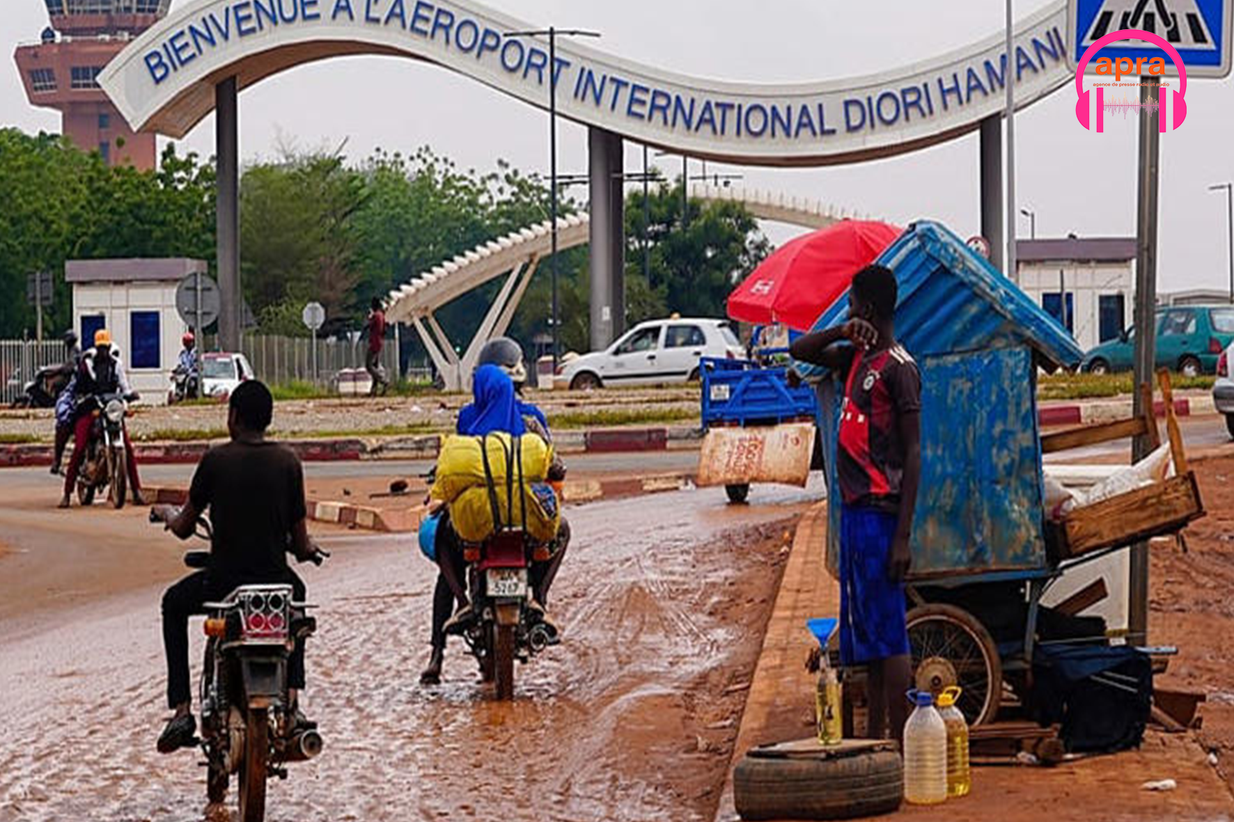 Actualité africaine / Niger : 13 morts dans une attaque contre l’aéroport de Niamey, l’armée affirme avoir repris le contrôle.