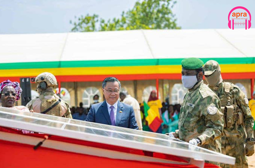 Electricité Mali : pose du premier panneau d’une nouvelle centrale solaire de 100 mégawatts-crête
