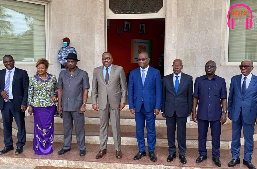 CÉRÉMONIE DE PRISE DE FONCTION DE DEUX NOUVEAUX COMMISSAIRES CENTRAUX À LA CEI