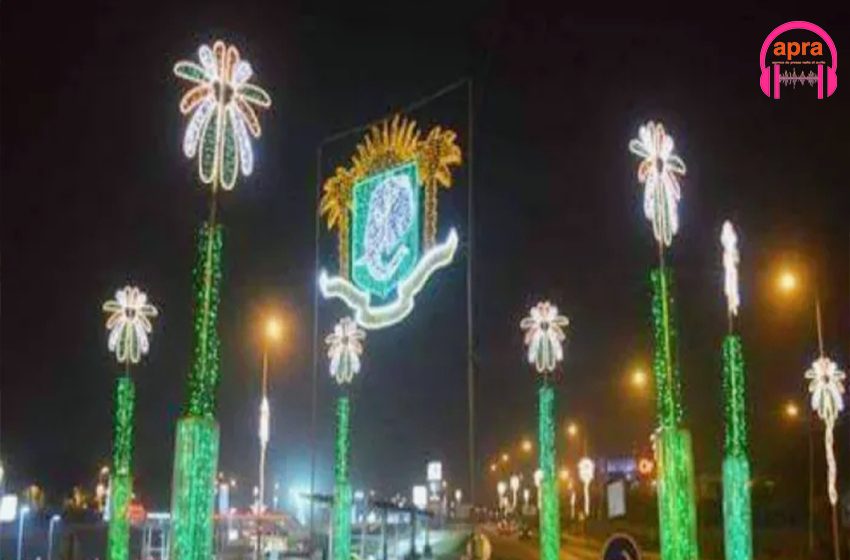 ACTUALITÉ NATIONALE / CÔTE D’IVOIRE : Abidjan illuminée, un message d’affection projeté par les feux d’artifice sur le pont Charles-de-Gaulle.