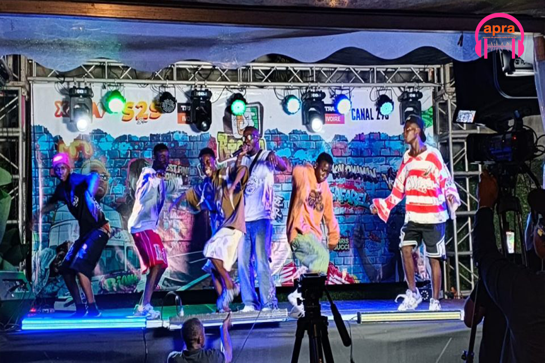 CULTURE / « JT du Biama » : la rue ivoirienne prend l’antenne et impose son tempo.