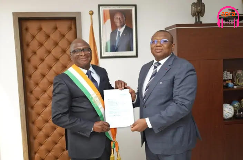 Continuité républicaine : Le ministre Amadou COULIBALY cède son siège à l’Assemblée nationale.