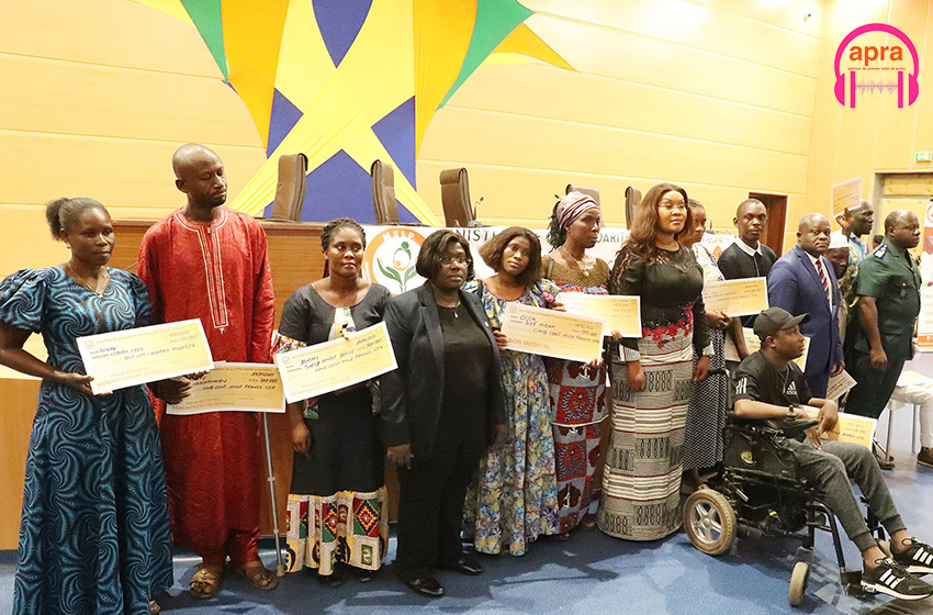 Solidarité et lutte contre la pauvreté : 35 bons médicaux et 92 kits de prêts AGR remis aux victimes des crises sociopolitiques issues de 10 régions du pays