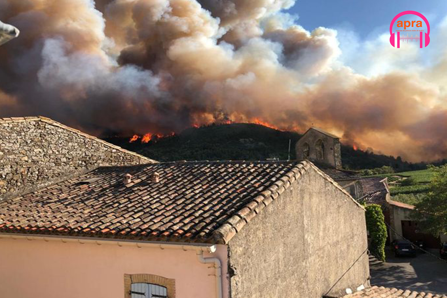 Actualité internationale : Incendies en France, Paris fait appel à l'Union européenne pour renforcer les secours.