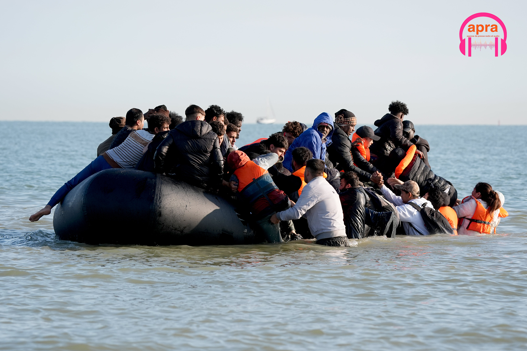 Actualité internationale / Naufrage de migrants dans la Manche : 14 hommes jugés près de cinq ans après le drame.
