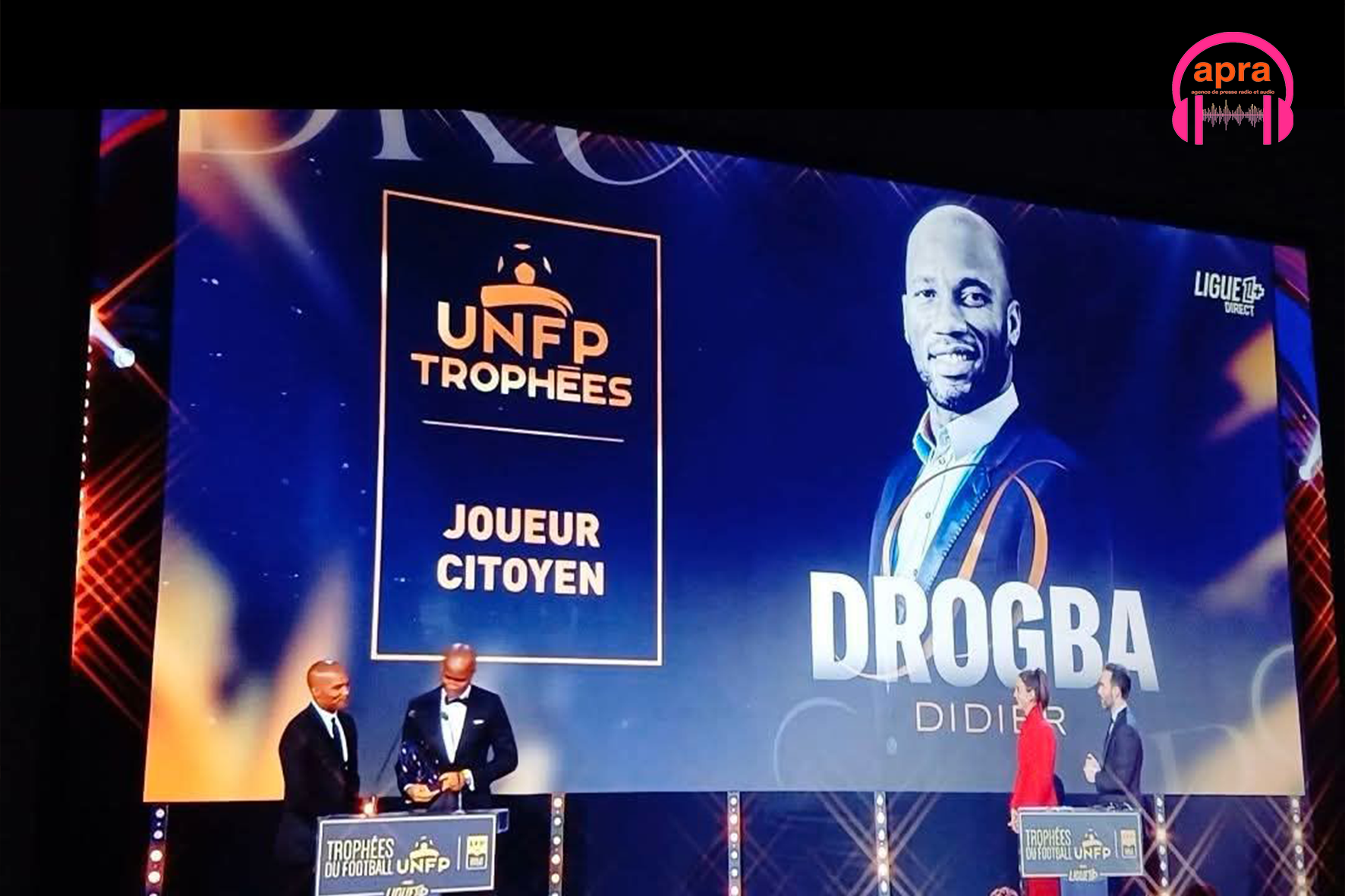 CULTURE / Didier Drogba, icône au-delà du ballon : sacré Joueur Citoyen UNFP 2026, le héros ivoirien qui transforme la gloire en héritage.