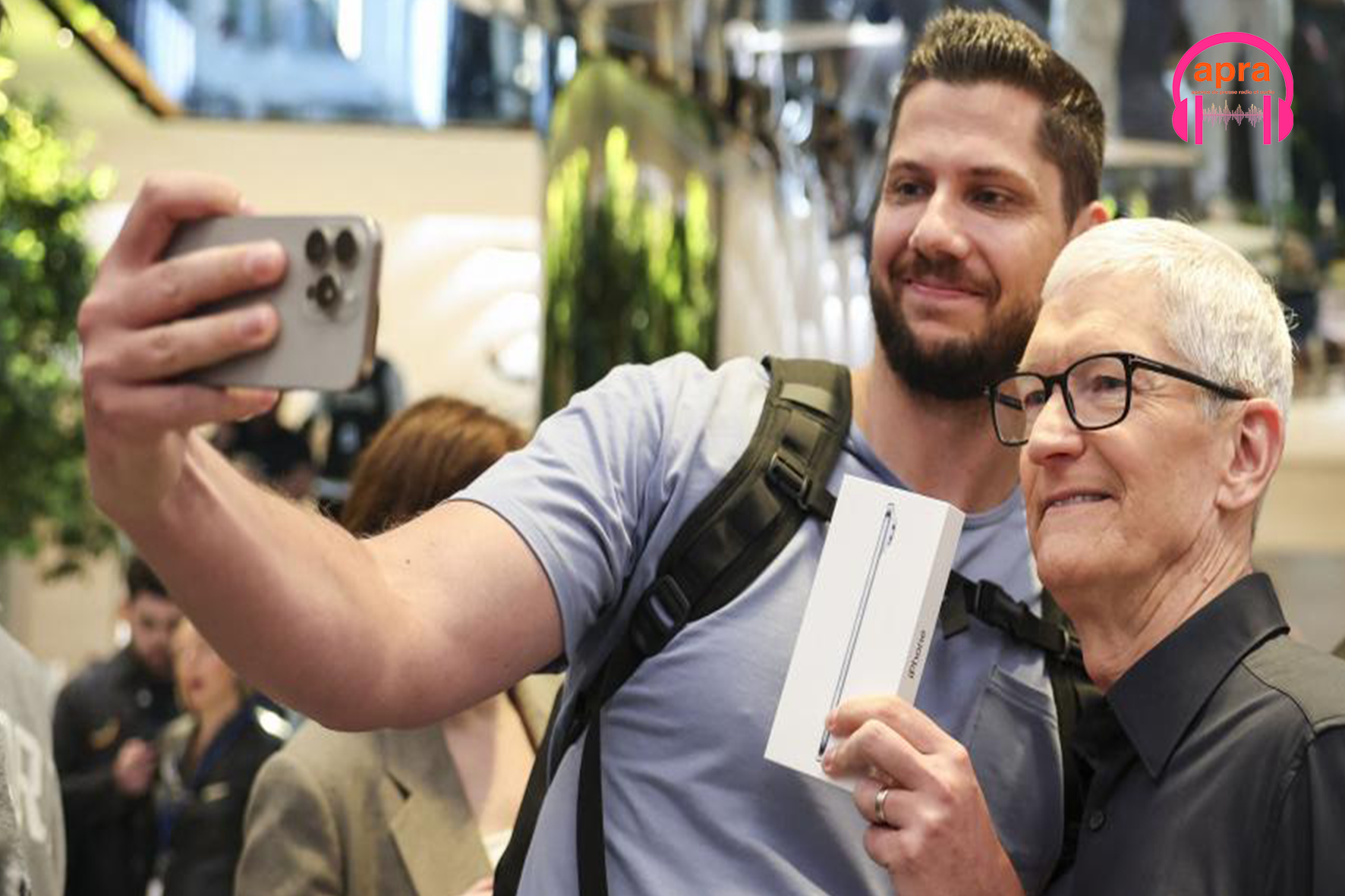 TECHNOLOGIE / Apple sous pression : Tim Cook annonce une hausse imminente des prix sur fond de pénurie mondiale.