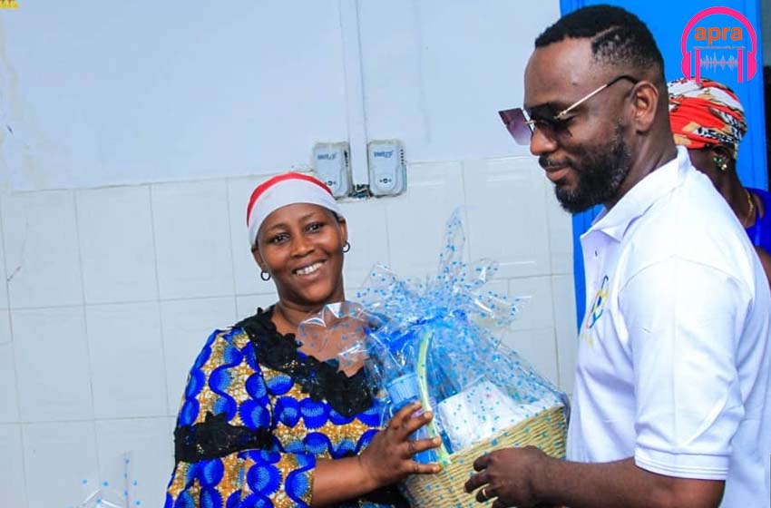 DJ Kedjevara célèbre son anniversaire en faisant parler son cœur dans une maternité.