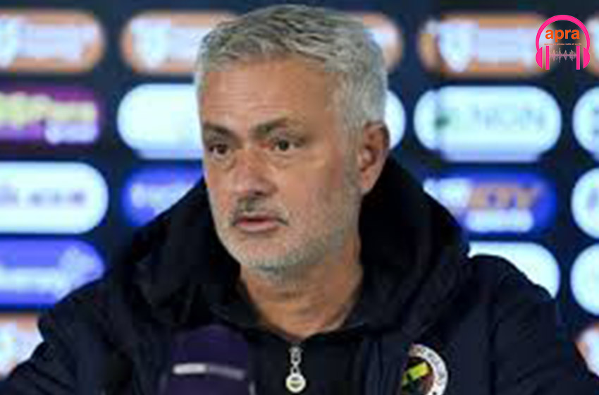 Sport/ Football : Mourinho suspendu quatre matches après un derby houleux