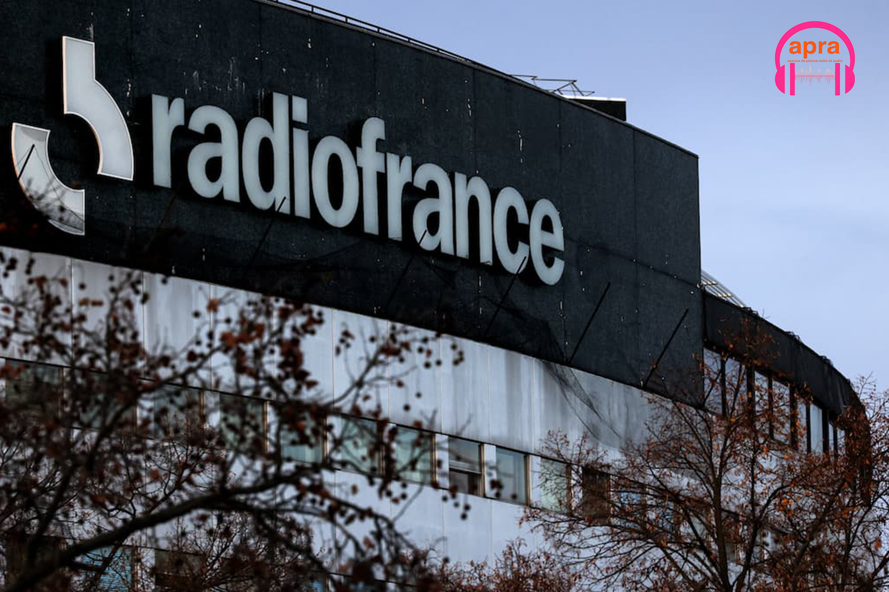 MÉDIAS / Temps de parole du RN : l’Arcom recadre sévèrement Radio France, polémique en pleine tempête politique.