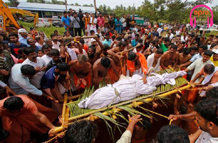 Inde : funérailles religieuses pour un "divin" crocodile