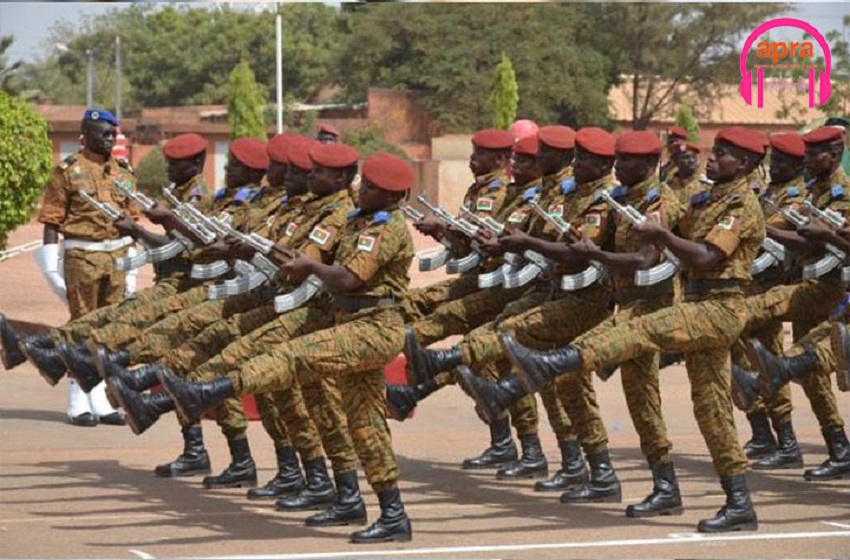 Burkina Faso : le président de la transition, le capitaine Traoré, réorganise les forces armées