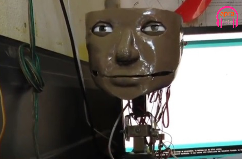 Côte d'Ivoire : un robot conçu avec des déchets électroniques et des composants programmables.