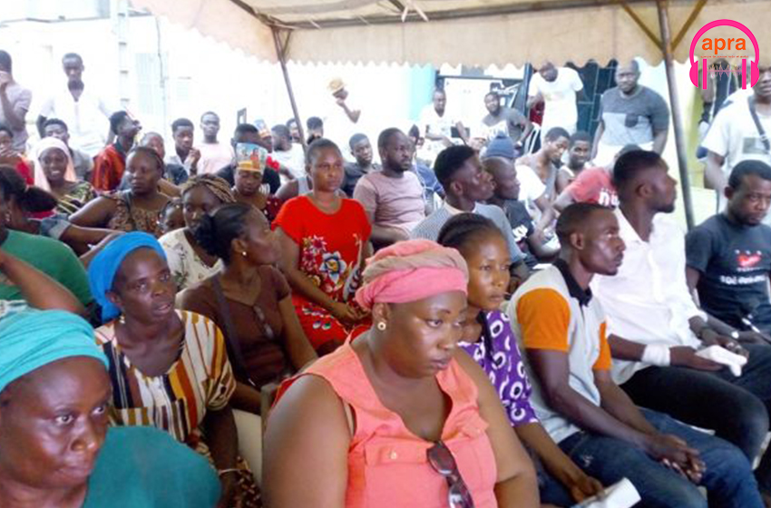 Actualité nationale : avant les municipales 2023, les politiques mangent, le peuple se démange