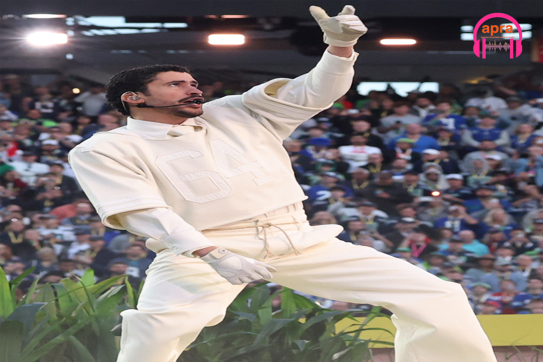 ACTUALITÉ INTERNATIONALE – États-Unis / SUPER BOWL 2026 : BAD BUNNY transforme la mi-temps en manifeste politique et défie Donald Trump.