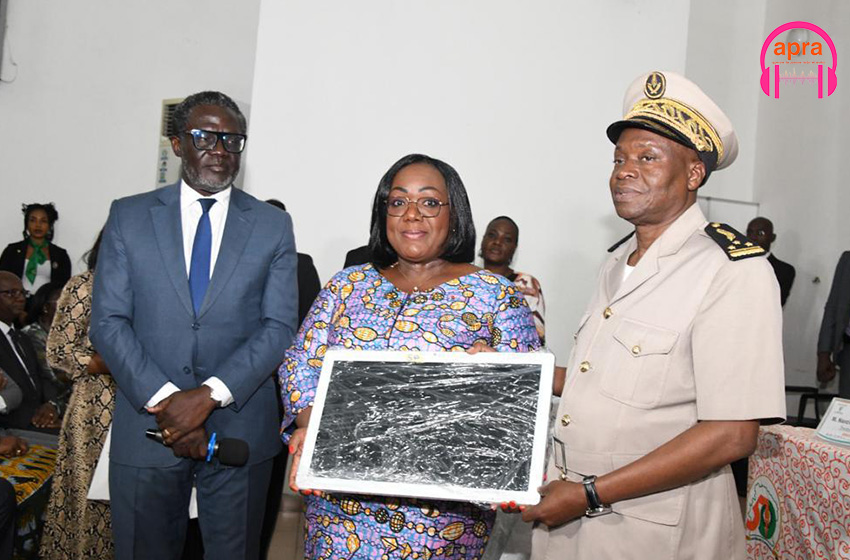 Modernisation de l’administration : remise officielle de 55 bornes tactiles et des lettres de mission aux cellules focales de proximité de l’OSEP