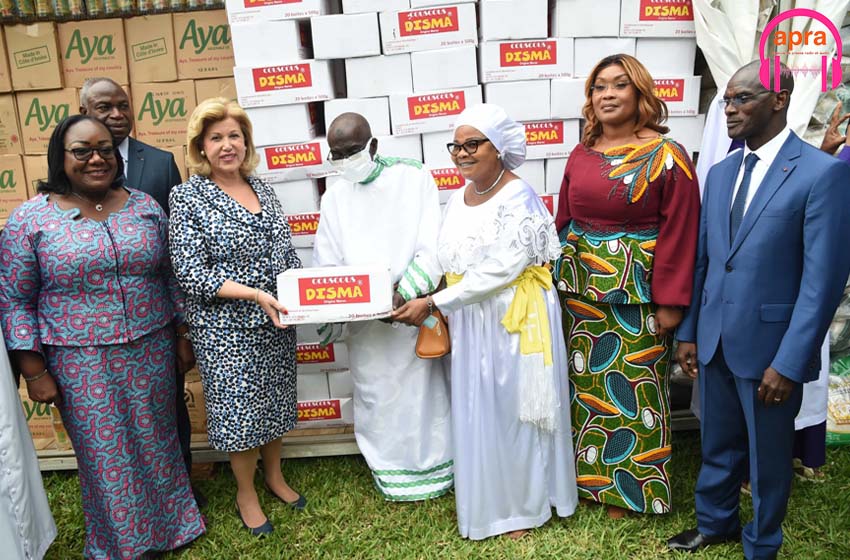 Pâques 2022: La Première Dame Dominique Ouattara offre des dons en vivre d'une valeur de 130 millions FCFA à la communauté chrétienne.